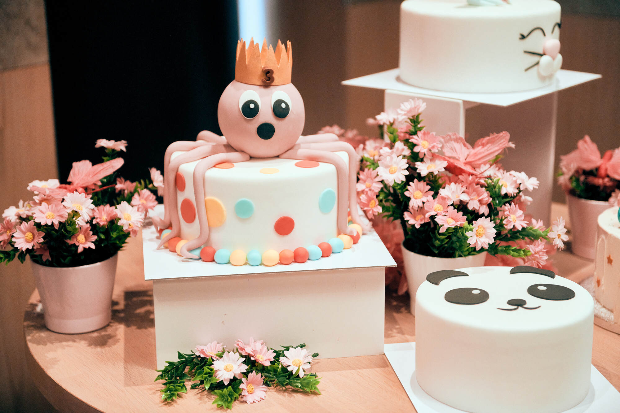 trouwtaart wedding bruid feest delrey macaron chocolade fruit