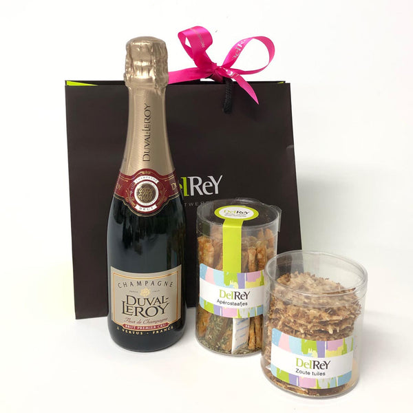 DelRey apero cadeauzak met champagne en aperostaafjes / DelRey apero gift bag with champagne and apero sticks