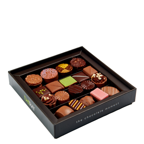 Luxedoos cadeau gevuld met 9 pralines DelRey / Luxury gift box filled with 9 DelRey chocolates