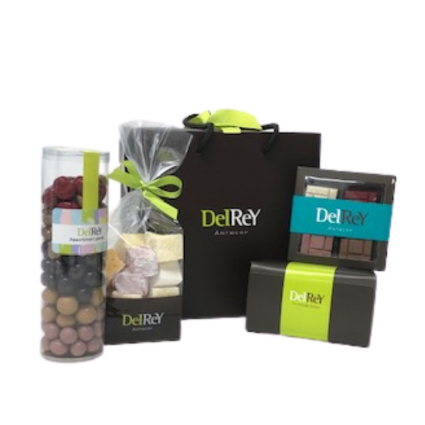 Mooie cadeauzak van DelRey met chocolade, pralines / Beautiful gift bag from DelRey with chocolates, pralines 