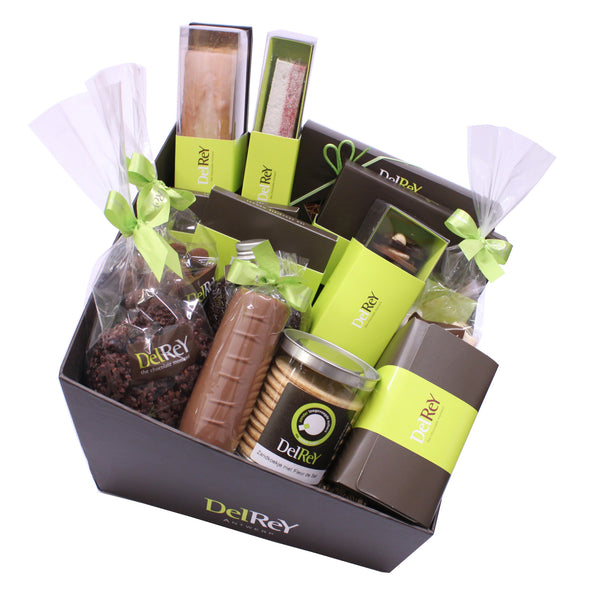 Mooie cadeaumand van DelRey met chocolade en pralines / Beautiful gift basket from DelRey with chocolates and pralines