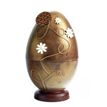 DelRey fondantchocolade paasei afgewerkt met bloemen en opgevuld met pralines / DelRey dark chocolate Easter egg finished with flowers and filled with chocolates.