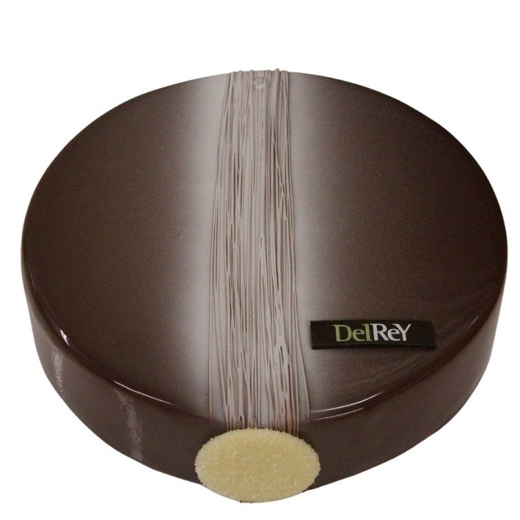 DelRey taart zonder eieren van Chocoladebiscuit met melk- en fondant chocoladecrème / DelRey eggless cake of chocolate biscuit with milk and fondant chocolate cream.