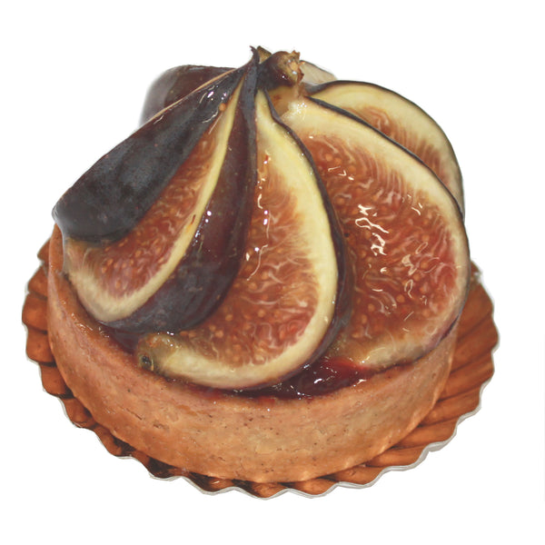 DelRey dessert taart met Zanddeegcroute met crème anglaise en vijgen / DelRey dessert cake with shortbread croute with crème anglaise and figs