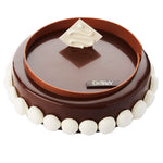 DelRey taart van Chocoladebiscuit met melk- en fondant chocoladecrème / DelRey cake of chocolate biscuit with milk and fondant chocolate cream.